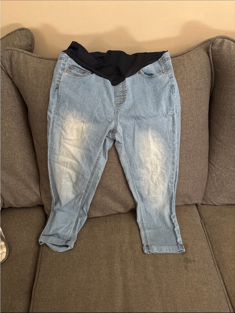 Oh! Mamma Light Blue Maternity Capri Jeans with Black Support Panel